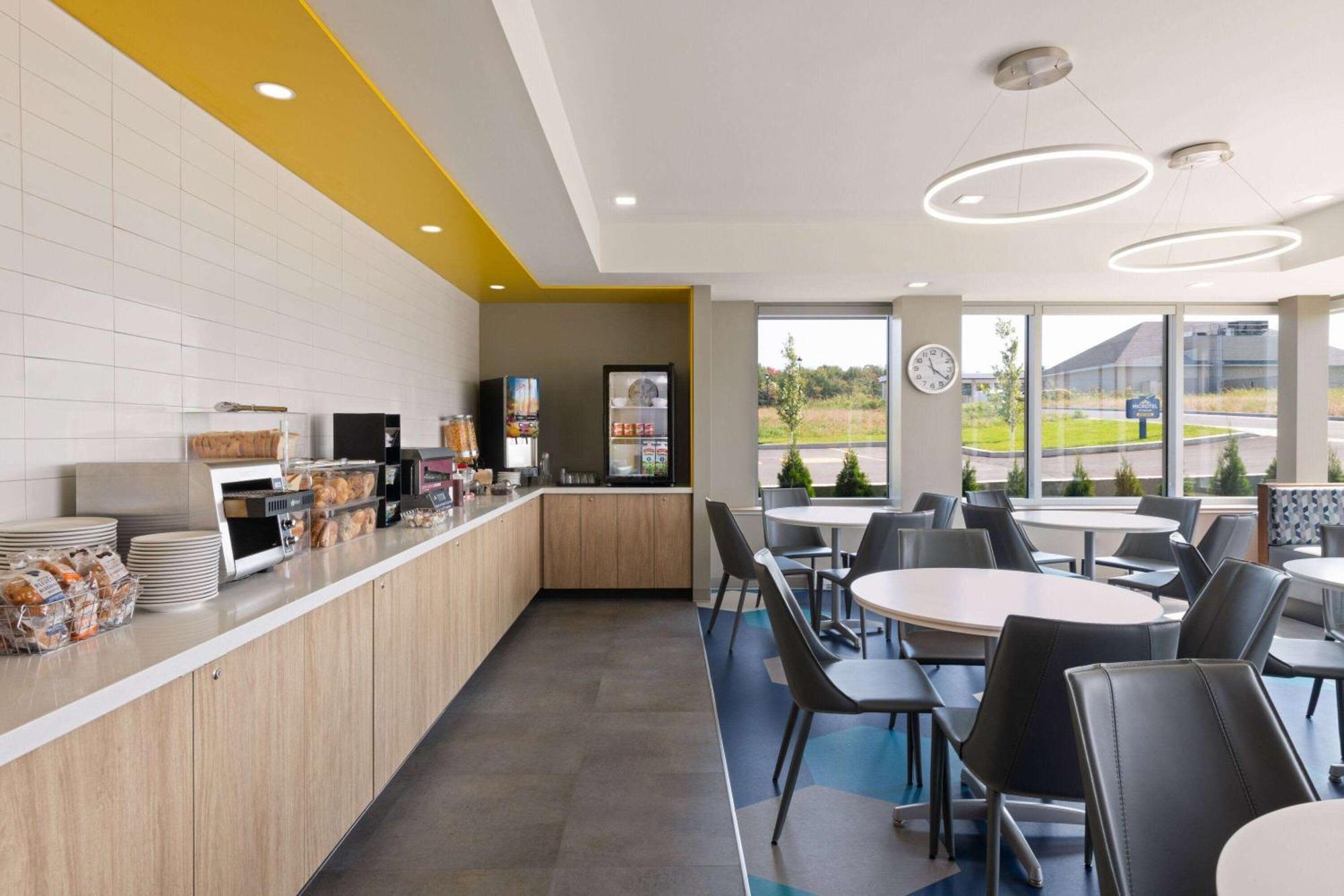 Microtel Inn & Suites By Wyndham Lachute Kültér fotó